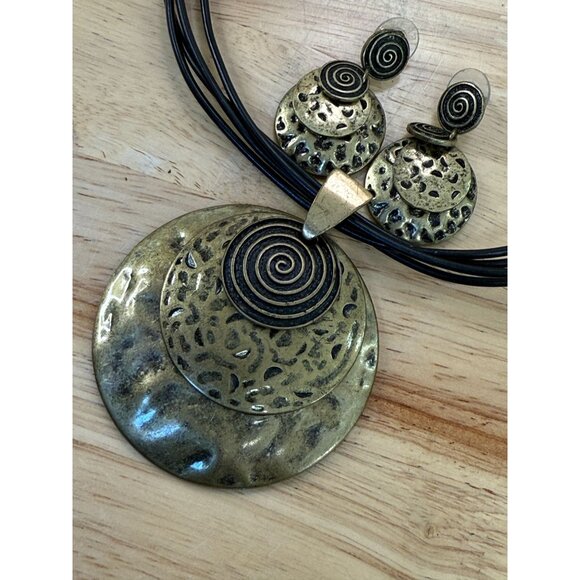 Vintage-Inspired Brass Pendant Necklace & Earrings Set With Black Spiral Design - Picture 6 of 12